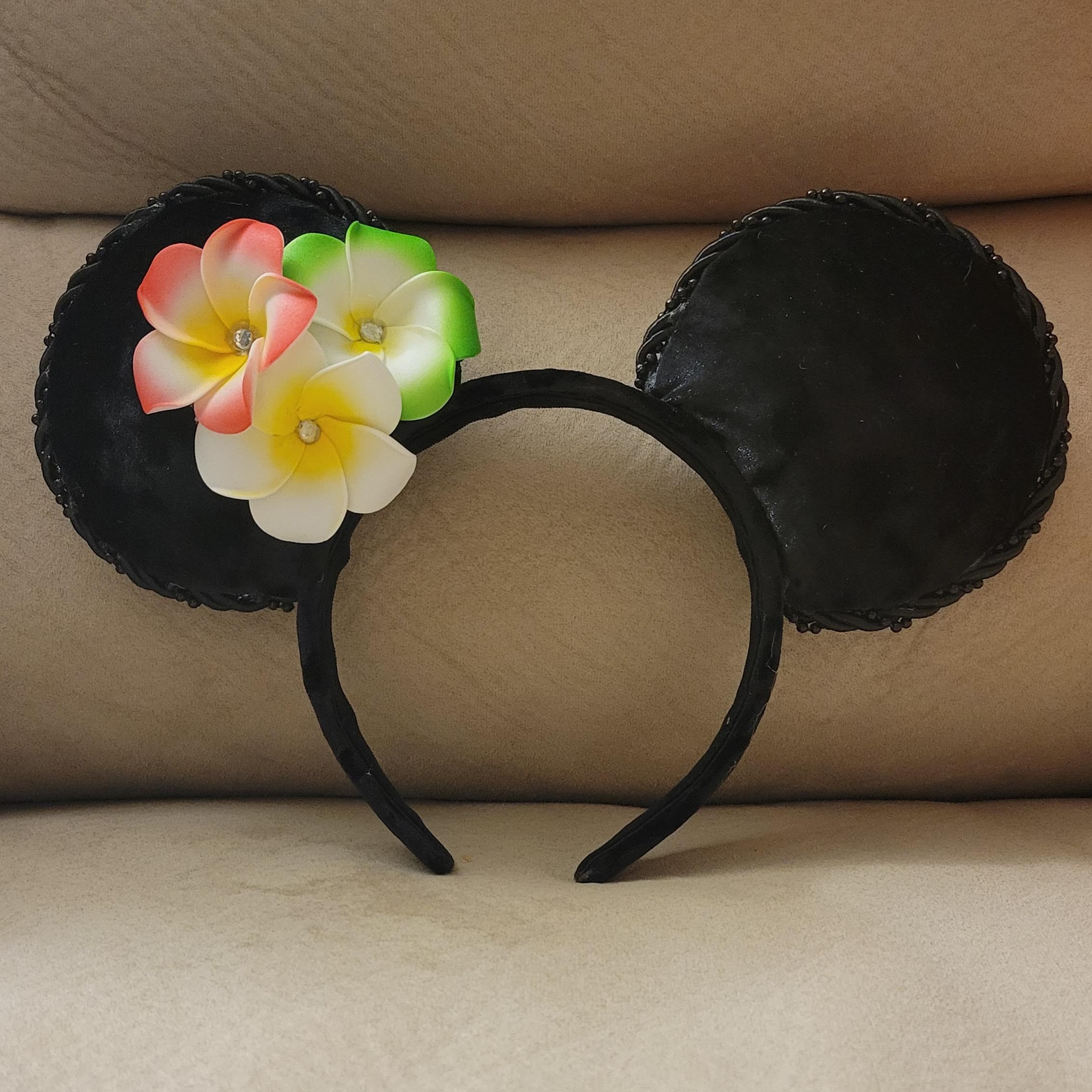 Onyx Aloha EarsOnyx Aloha Ears 🌺